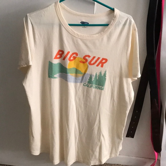 Old Navy Tops - Old Navy tee Old Navy Tops - Old Navy tee